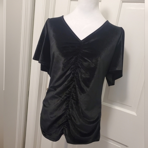 NWT Torrid Stretch Velvet Shirred Front Flutter Sleeve Top Black Size 00=M/L - Picture 1 of 12